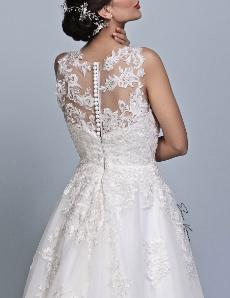 Vネック チュール レース くるみボタン Aライン ウェディングドレス