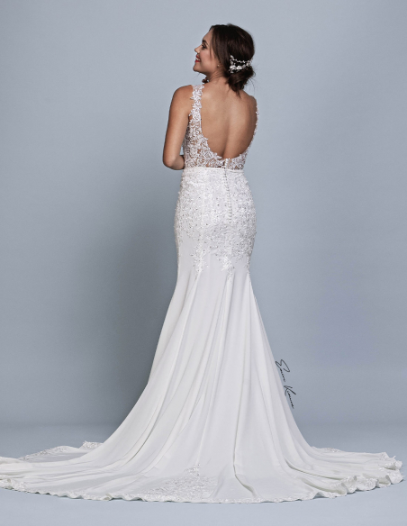 ラウンドネック イタリアンサテン レース くるみボタン ソフトマーメイドライン ウェディングドレス